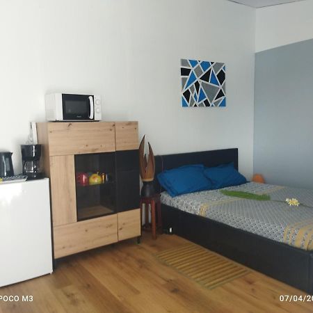 Bungalow Bleu L'Etang-Sale Luaran gambar