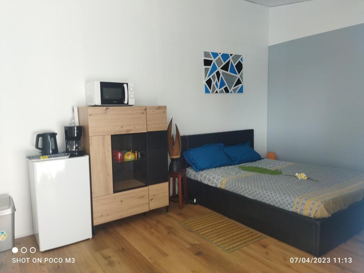 Bungalow Bleu L'Etang-Sale Luaran gambar
